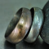Snubní prsteny damasteel - tmavomodré. Autor: HyKal, 4440 Kč.